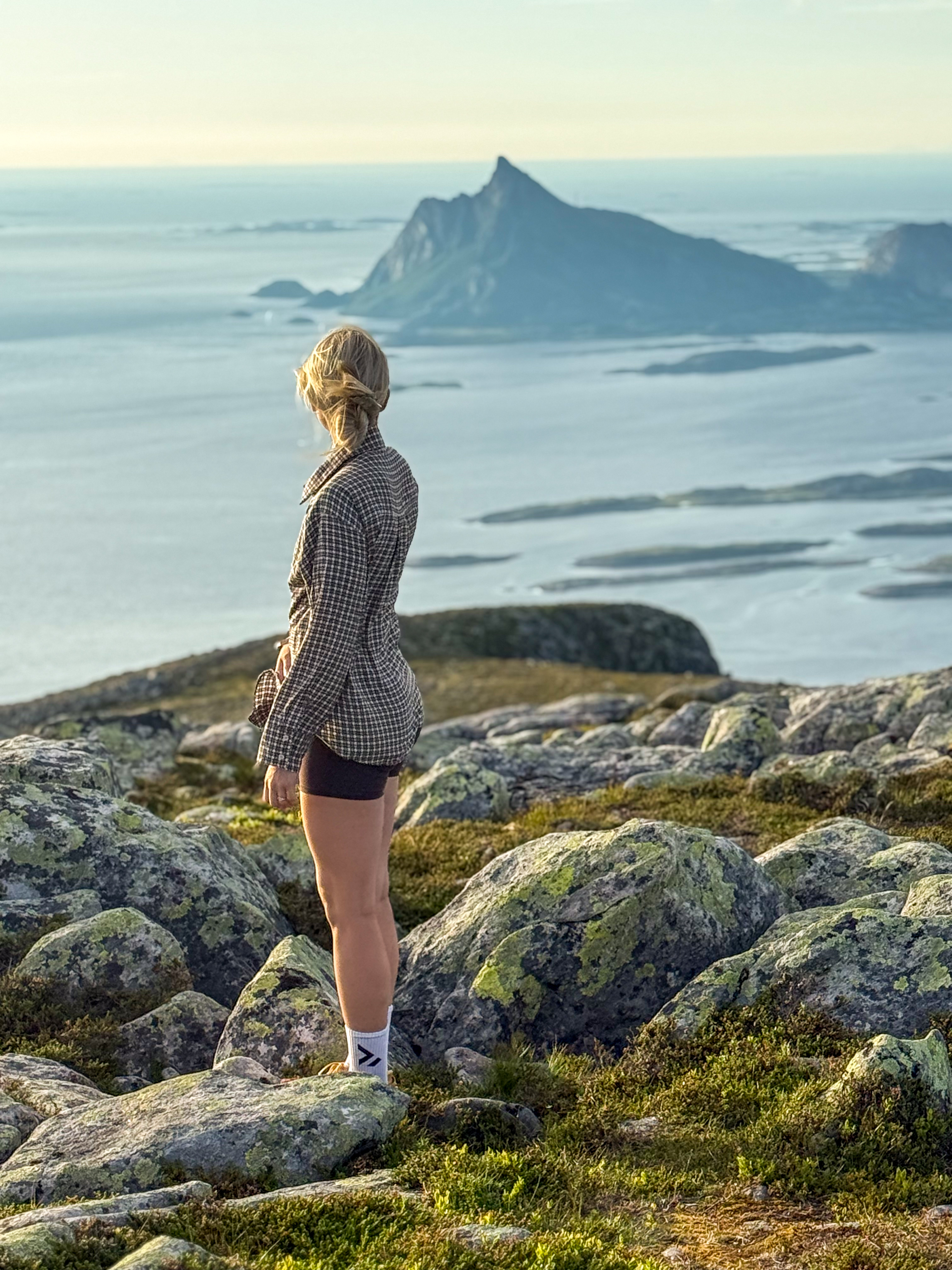 Jente på Lurøyfjellet
